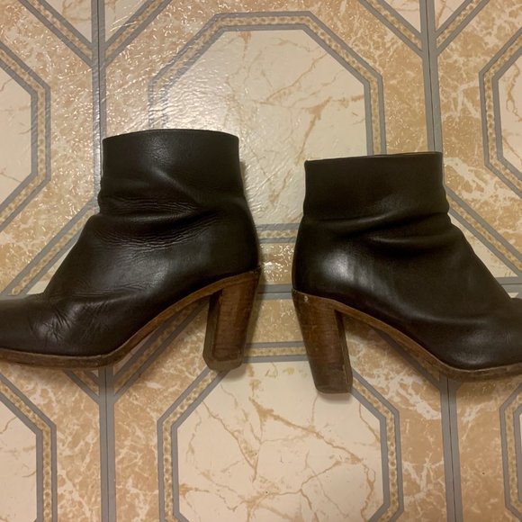 APC black leather ankle boots with wooden heel - Picture 4 of 5